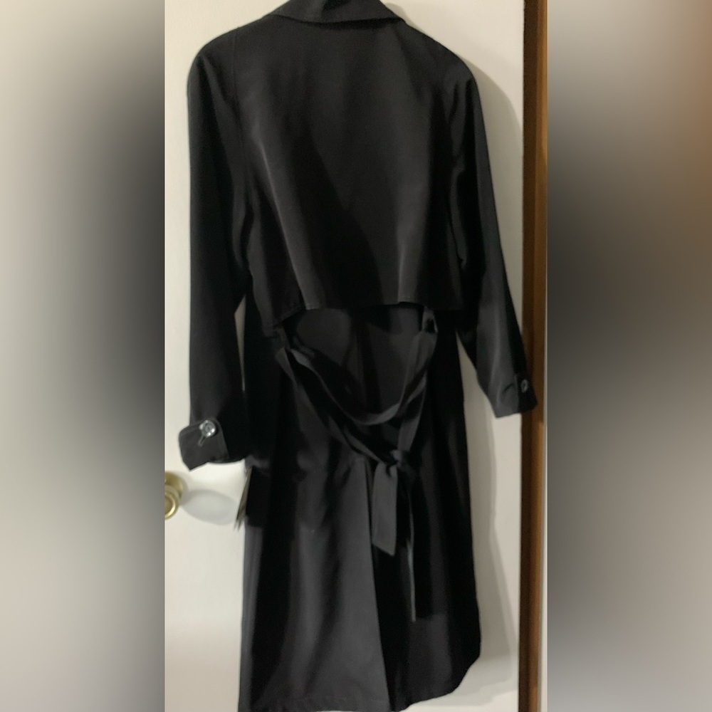 NWT! CLASSIC REGENT PARK BLACK TRENCH COAT w/BELT. Size Petite Medium. No hood. - Picture 3 of 3